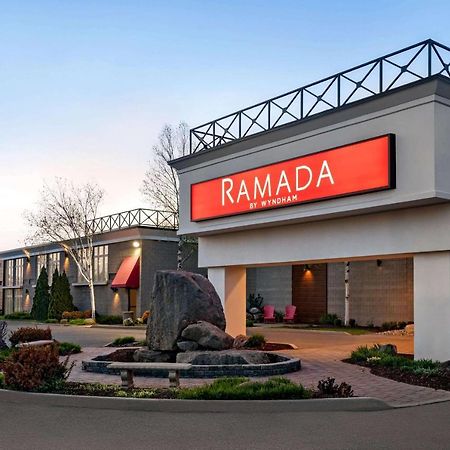 Ramada By Wyndham Cornwall Buitenkant foto