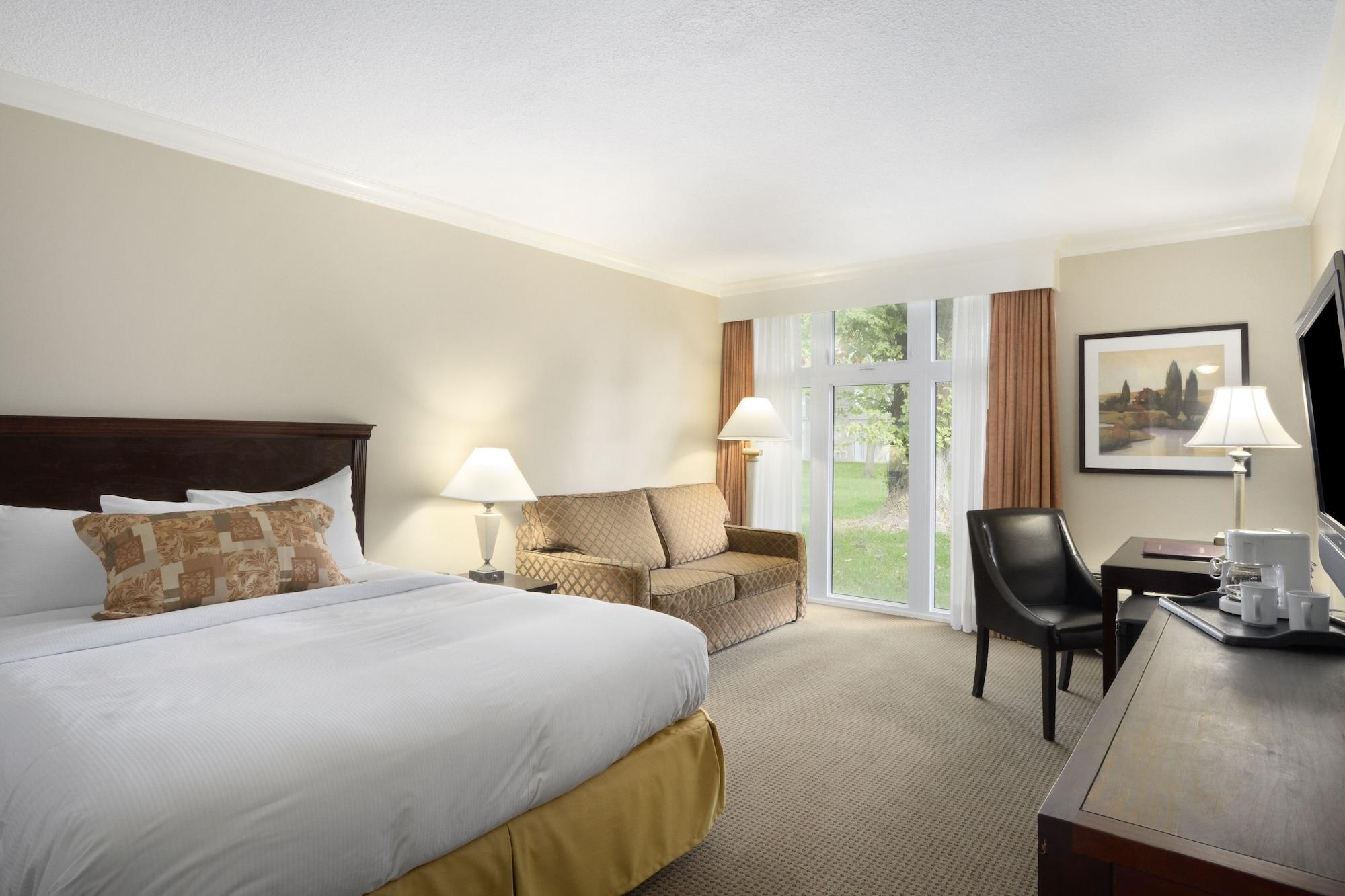 Ramada By Wyndham Cornwall Buitenkant foto