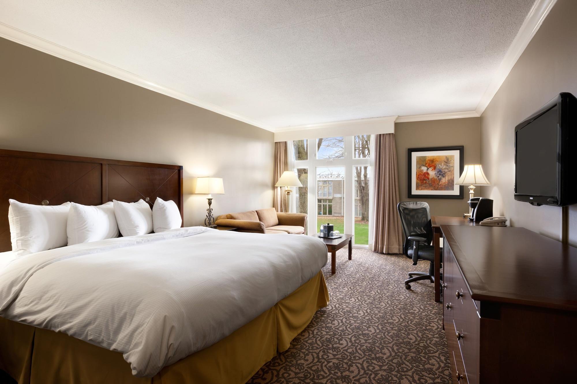 Ramada By Wyndham Cornwall Buitenkant foto