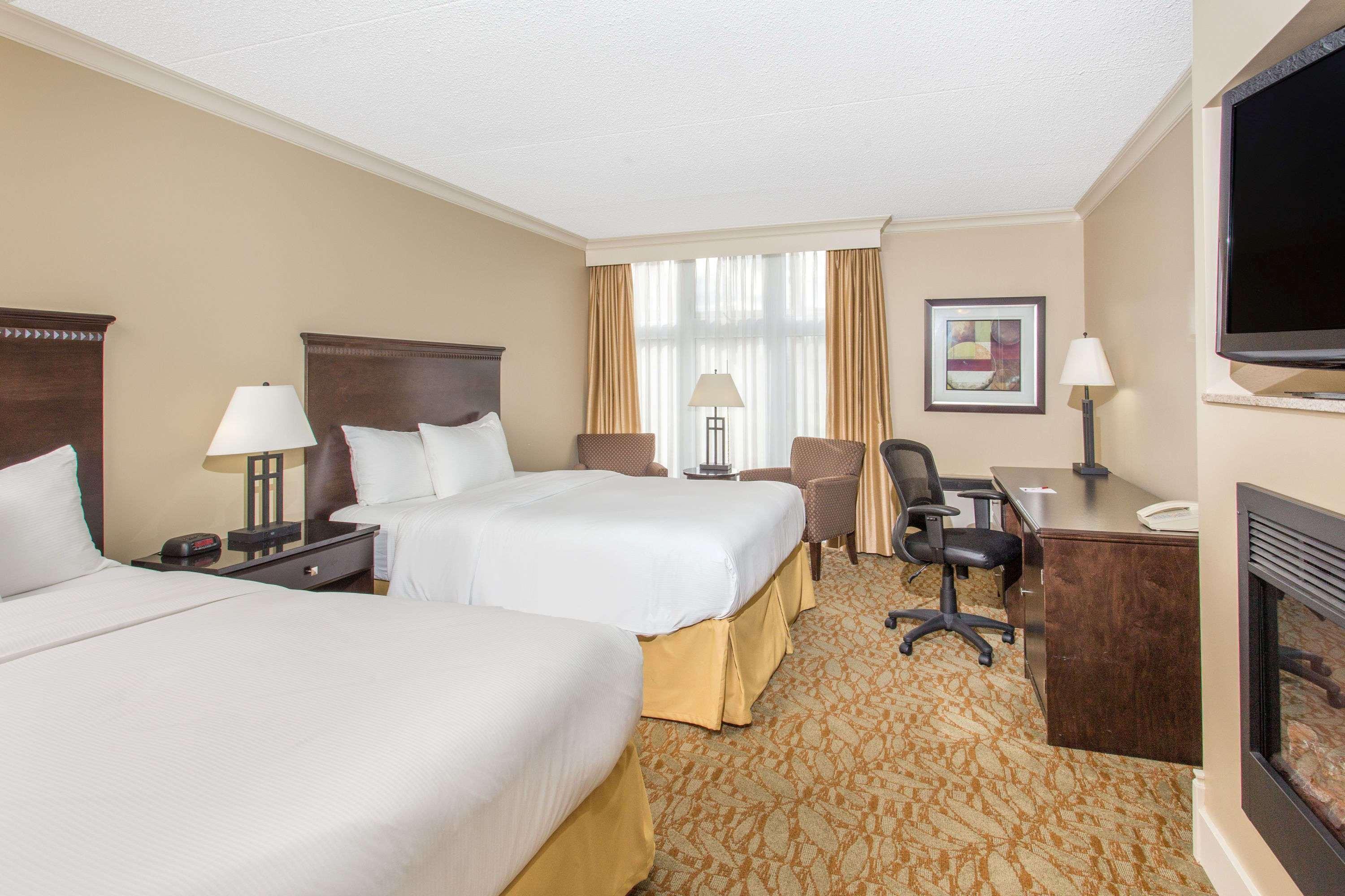 Ramada By Wyndham Cornwall Buitenkant foto