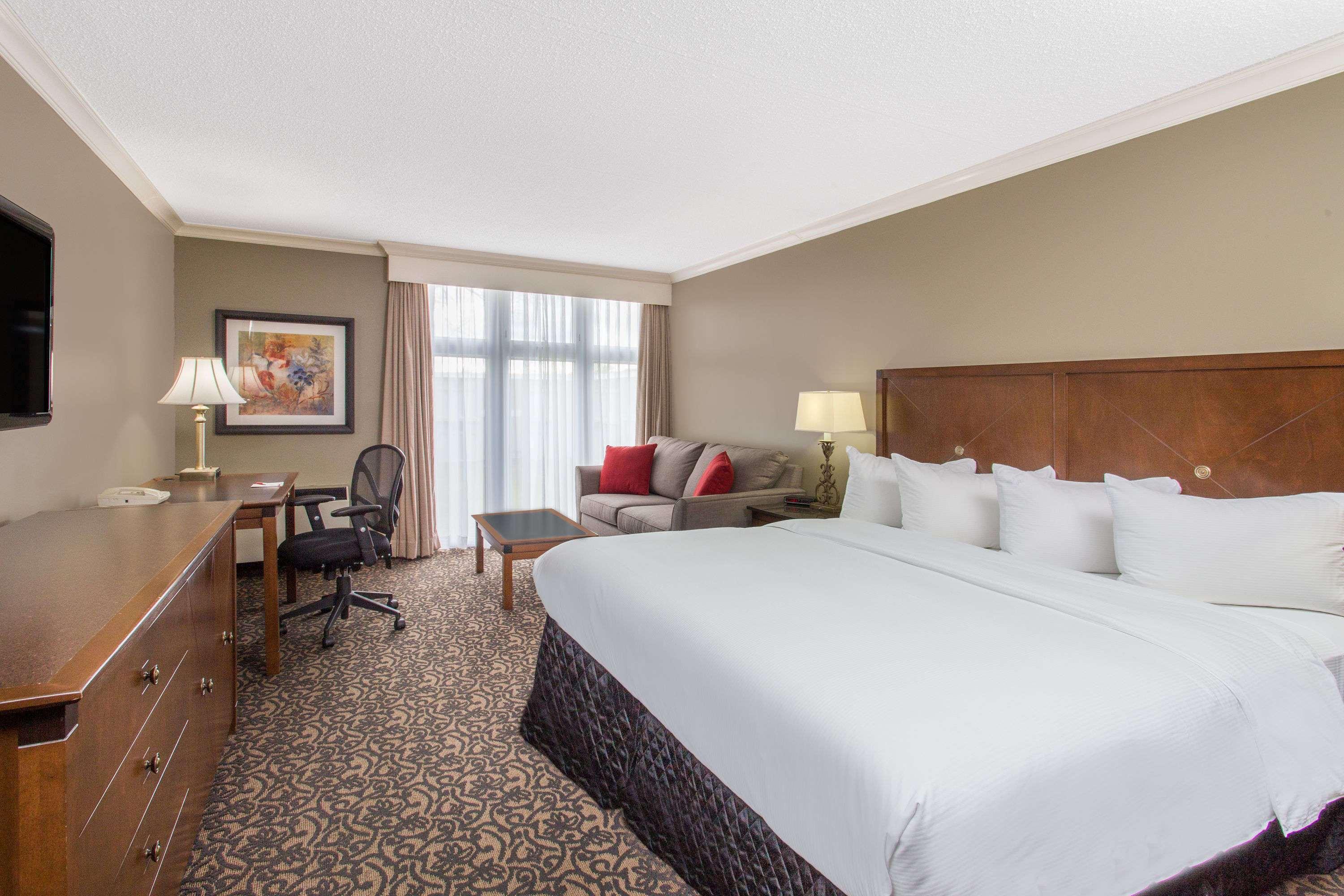 Ramada By Wyndham Cornwall Buitenkant foto