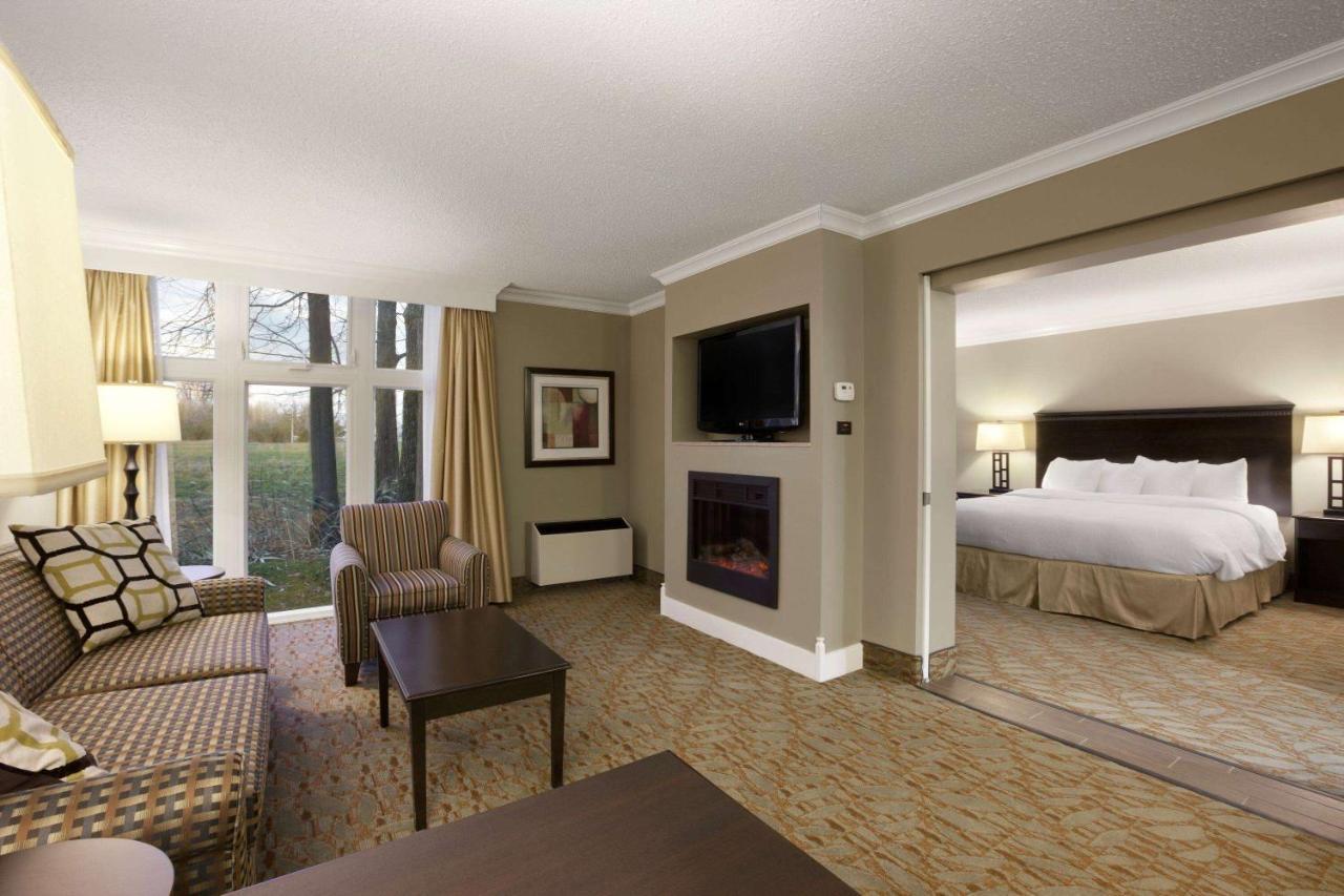 Ramada By Wyndham Cornwall Buitenkant foto