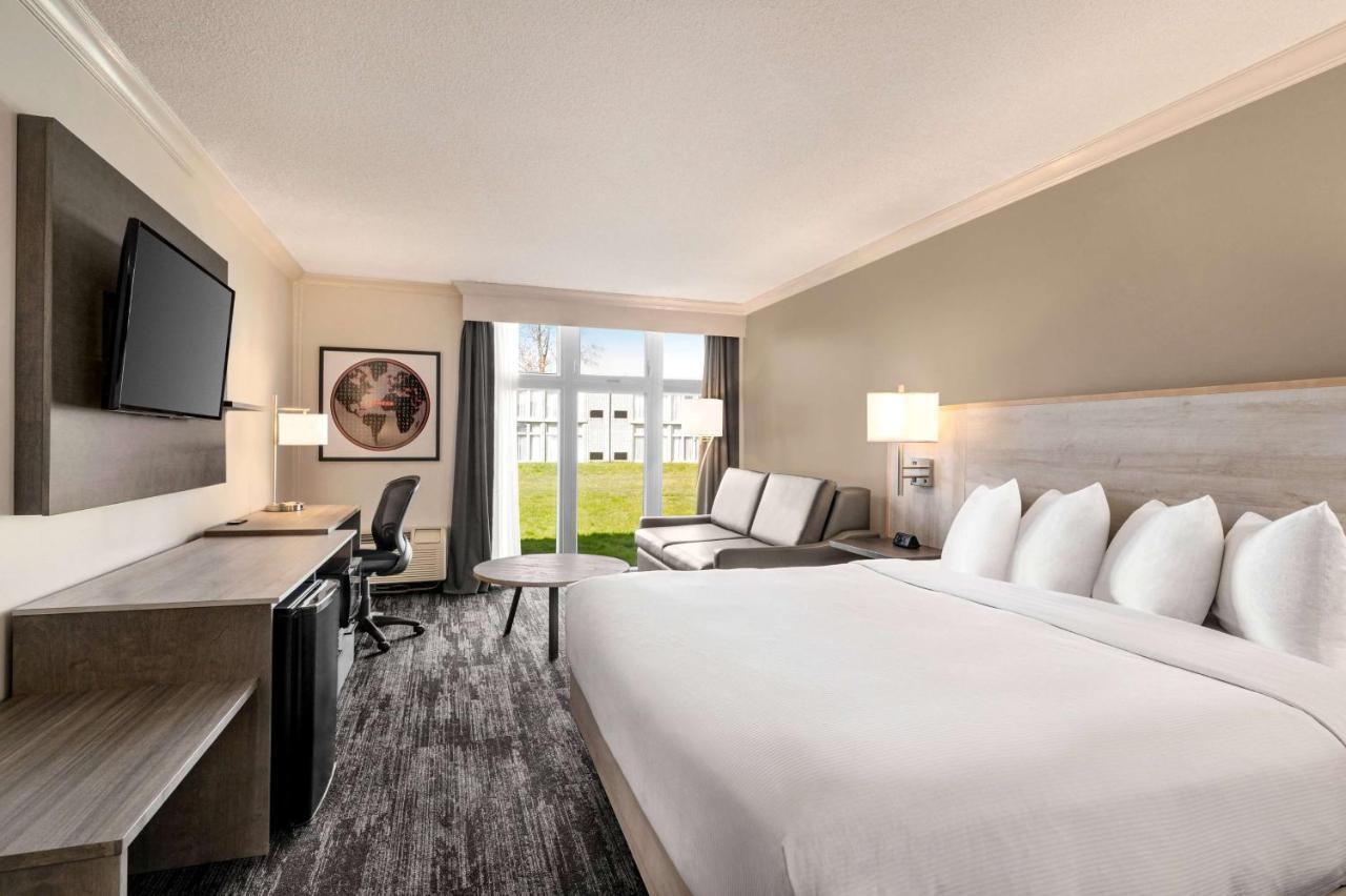 Ramada By Wyndham Cornwall Buitenkant foto