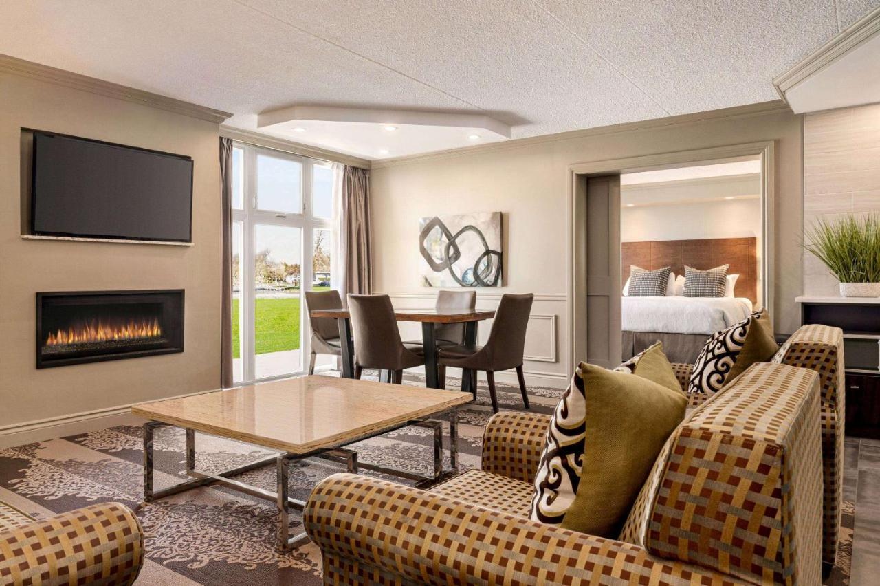 Ramada By Wyndham Cornwall Buitenkant foto