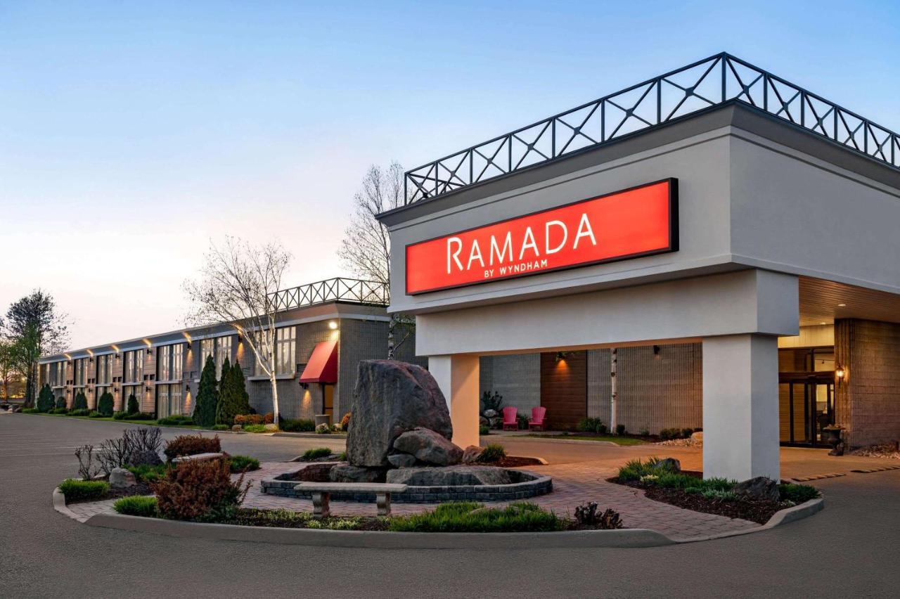 Ramada By Wyndham Cornwall Buitenkant foto
