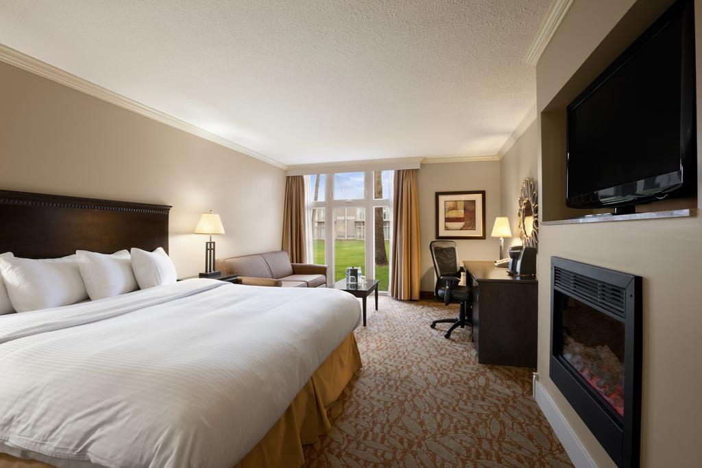 Ramada By Wyndham Cornwall Buitenkant foto