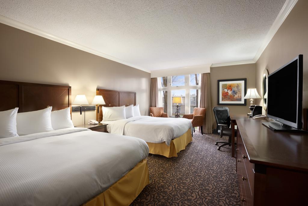 Ramada By Wyndham Cornwall Buitenkant foto