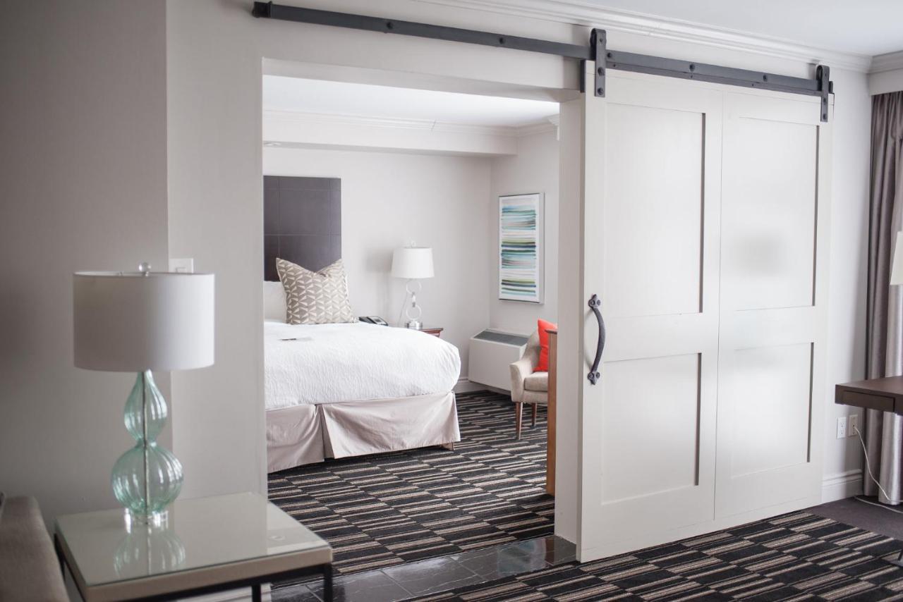 Ramada By Wyndham Cornwall Buitenkant foto